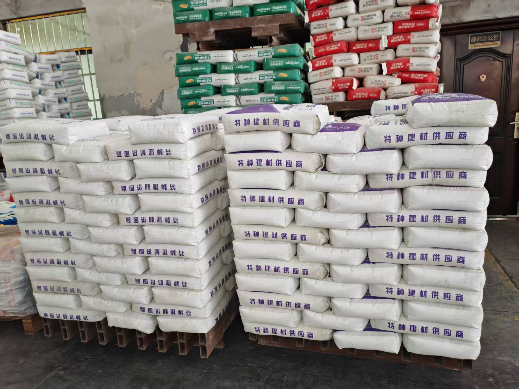 新城街道拱顶带模注浆料